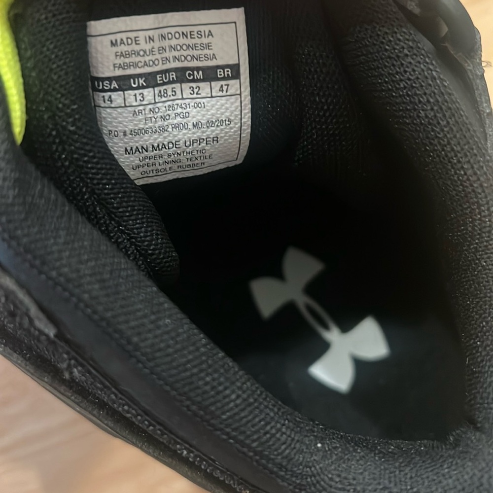 Under Armor Cleats, Non Replaceable Grips, Size 1… - image 3